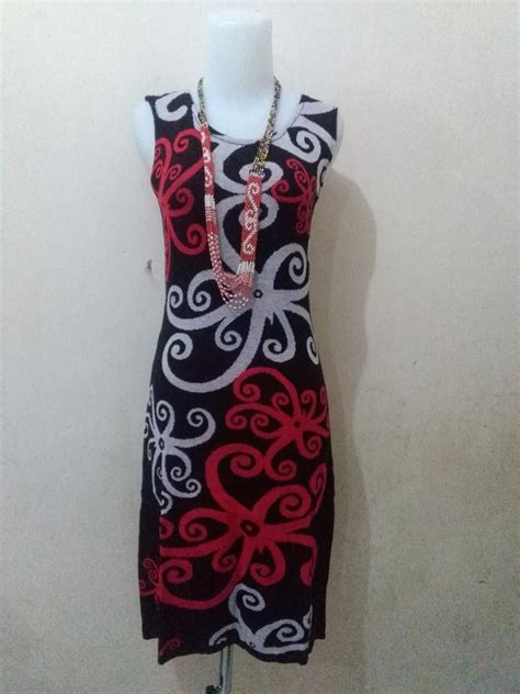 Very simply yet elegant looking asymmetrical casual, perfect for the day. Batik Motif Dayak Khas Kalimantan,