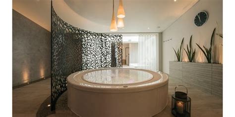 Au programme de votre séjour, un spa proposant des soins complets mais également une piscine couverte. Atlantic hôtel & Spa **** - Les Sables d'Olonne - Site ...