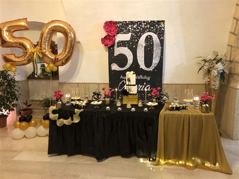 Eccoci qui, un altro importante traguardo è stato raggiunto, ed è il momento di festeggiare i primi 40 anni !! 50 anni, oro e nero | Roba per feste, Decorazioni festa ...