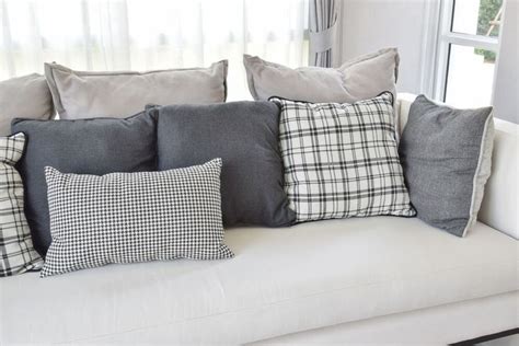 35 Sofa Throw Pillow Examples Sofa Décor Guide White Throw Pillows