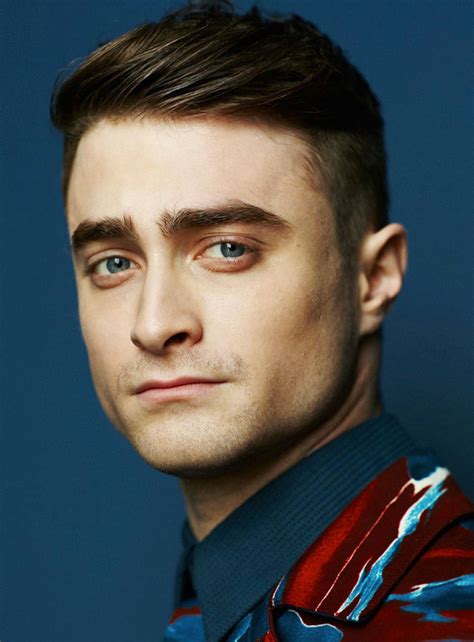 Radcliffe has gone on record to admit that he hates dating as he is quite bad at it! Даниъл Радклиф - Zamunda.NET