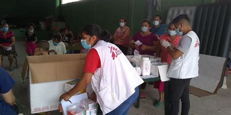 Médicos Sin Fronteras Ayudan A Damnificados En Albergues De Honduras