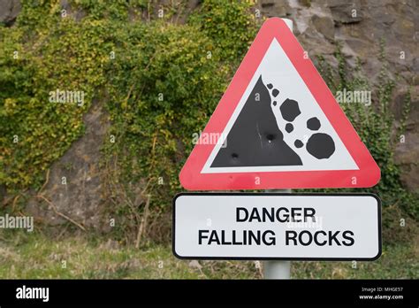 Beware Falling Rocks Sign Hi Res Stock Photography And Images Alamy