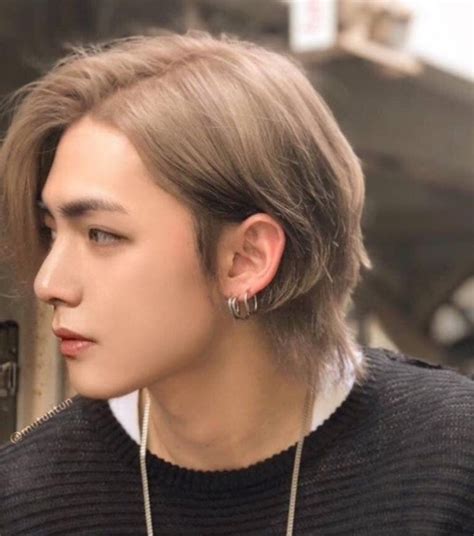 Because of that we didnt get a lot of his pic when he was in that hairstyle and colour. 7 BTS V Fan Edits That Predicted The Future By Becoming ...
