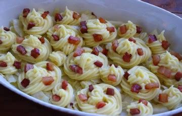 Successivamente il gateau di patate verrà adagiato in una pirofila e cotto in forno per circa 30 minuti. Rosette di patate - ricette gabriellapravato - D ...