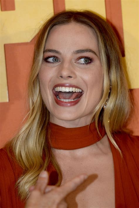 Margot Robbie Sexy At Once Upon A Time In Hollywood Premiere In