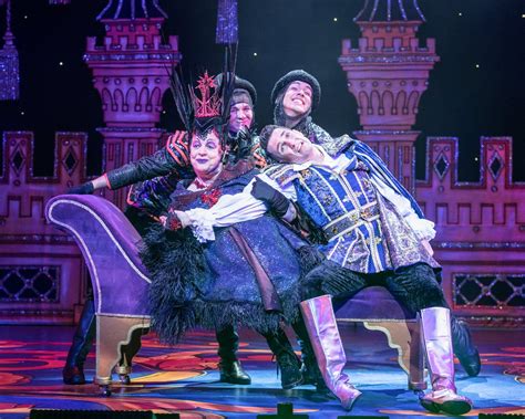 Snow White And The Seven Dwarfs Pantomime Richmond Theatre Review Rewrite This Story