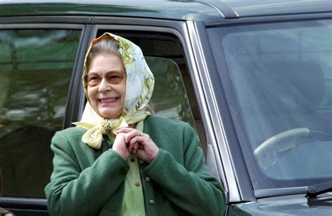 14 Times Queen Elizabeth Wore Sunglasses Stylishly Fashion Quarterly