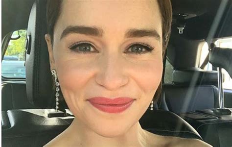 Daenerys in game of thrones louisa clark in me before you ✨qi'ra in solo: Emilia Clarke já não faz selfies com fãs | OFuxico