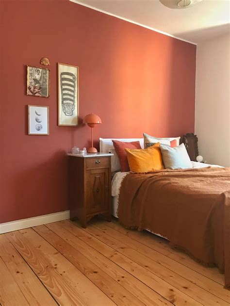 Earthy and dusty colours give this bedroom a warm feeling #bedroom #