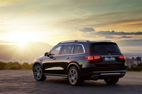 The gls shares the s. Najbardziej luksusowy SUV Mercedesa w zupełnie nowym wydaniu. Oto nowy Mercedes GLS