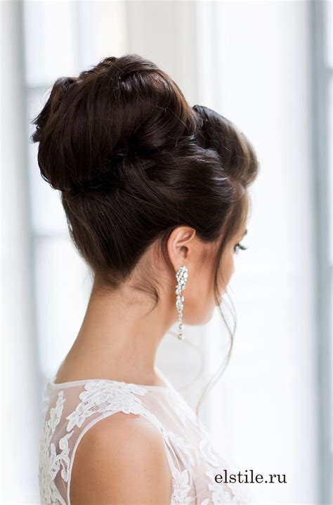 It can be as simple as a ponytail, but is more commonly associated with more elaborate styles intended for special occasions such as a prom or weddings. topknot wedding hairstyle updo | Deer Pearl Flowers