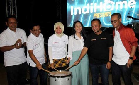 Harga yang ditawarkan perusahaan juga lebih murah daripada paket indihome milik pt telkom indonesia (persero) tbk. IndiHome Hadirkan Saluran i-Konser - Teknologi Bisnis.com