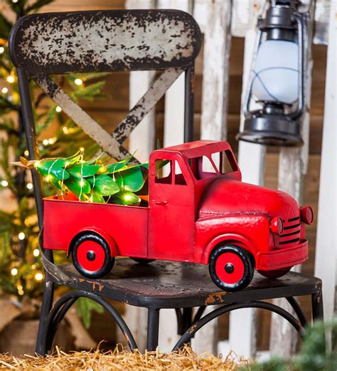 So, after my garland and wreath adventure yesterday, i sat down at the computer to catch up on email looks good susan. Red Metal Christmas Pickup Truck Statue | Statues ...