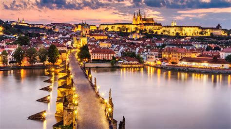 Prévoir néanmoins des crèmes solaires, lunettes de soleil et produits anti moustiques. Bon plan voyage : un vol Lyon-Prague à 30€ aller-retour