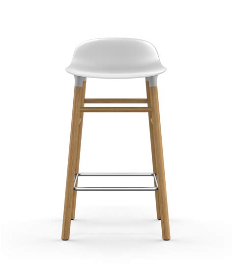 Vous garantir le bon achat, on y travaille tous les jours. Tabouret de bar Form Normann Copenhagen - Blanc/Bois ...