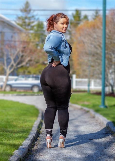 Pawg On The Street 😈 R Thighs