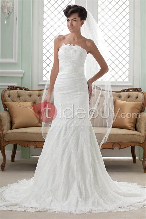 Élégante robe médiévale avec manches évasées, galon sur les manches et l'encolure. Glamorous Sans Manche Longueur Sol robe de mariée en ...