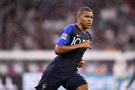 His father is a football coach, his mother a former handball player, his big brother is a professional football player and his little brother is also passionate about. Kylian Mbappé Lottin - France 4k Ultra HD Wallpaper ...