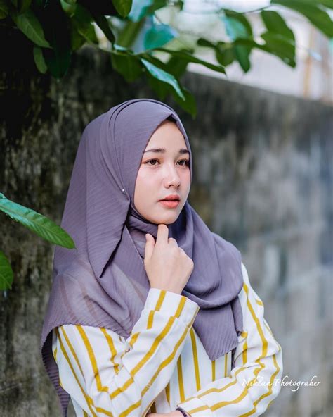 Gambar Mungkin Berisi Satu Orang Atau Lebih Luar Ruangan Dan Dekat Fashion Hijab Outfit Hijab