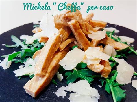 Per realizzare la ricetta dovrete cucinare semplicemente la carne e abbinarla alle verdure di stagione che preferite, io ho utilizzato dell'insalata mista, rucola, carote e pomodori. Straccetti di tacchino al marsala! ⋆ Michela "Cheffa" per ...
