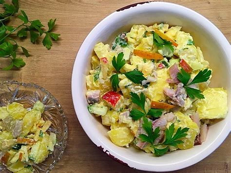 TRADITIONELLES WEIHNACHTSGERICHT OMAS KARTOFFELSALAT MIT HERING