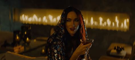 Night Teeth Megan Fox è Una Sexy Vampira Nel Nuovo Film Netflix Trailer