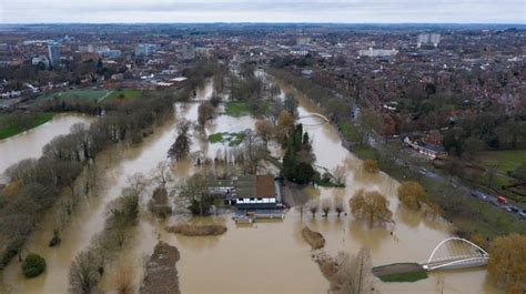 Storm Bella Continues To Batter Britain With 100 Mph Winds London Globe