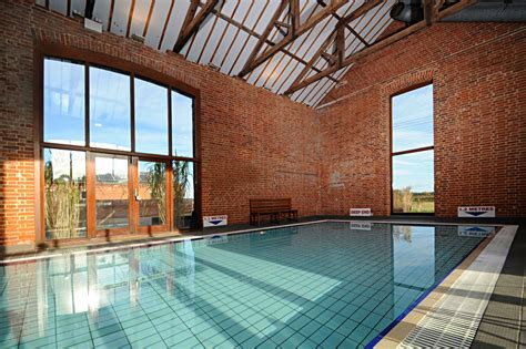 Norfolk holiday cottages & barns with luxury indoor heated pool & tennis courts. Cranmer Country Cottages - Norfolk Luxury Cottages