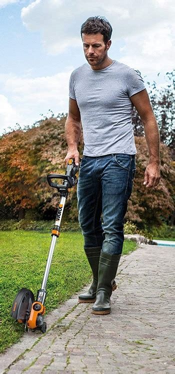Best weed wacker featured in this video: Best Lightweight Weed Eater/Wacker Models In 2019 By Expert