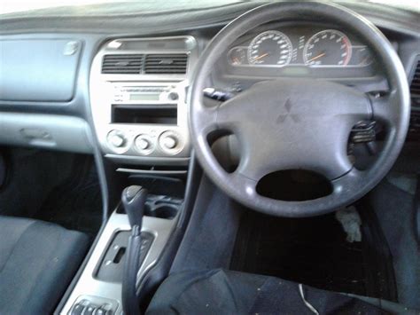 Front Seat Magna Mitsubishi 2004