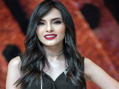 Carmen soliman official youtube channel القناة الرسمية للنجمه كارمن سليمان. كارمن سليمان تحيّر جمهورها... هل تعتزل الغناء | Laha Magazine