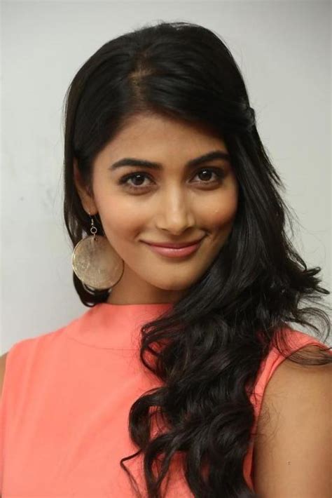 Pooja hegde is an indian model and film actress. Pooja Hegde Net Worth - Celebrity Sizes