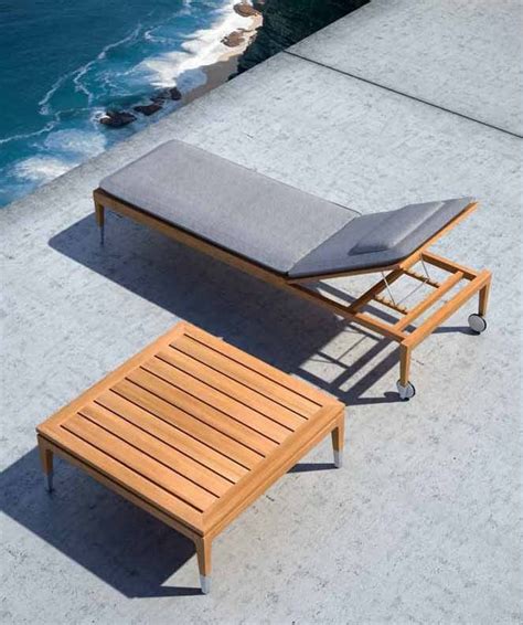 The root is painstakingly unearthed. Coffee table made entirely from teak wood, Costa Rey ...