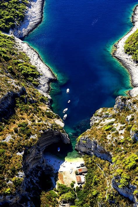 Stiniva Beach - Croatia Reviews
