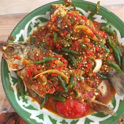 Sambal lagi yach 😁😁 asli sebenarnya belum pernah makan yang namanya tempoyak,meski sudah sering denger dari temen2 asli sumatra selatan. Lampung Punya Seruit, Sambal Ikan Plus Tempoyak yang Nikmat