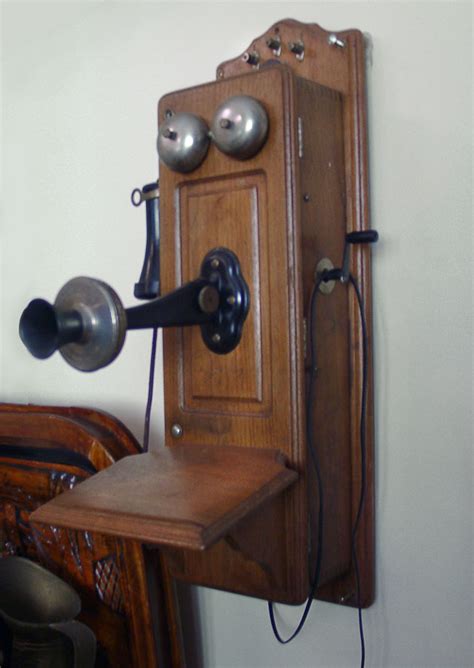 Translation of hang up the phone in russian. phrases - Do you hang up a cellphone? - English Language ...
