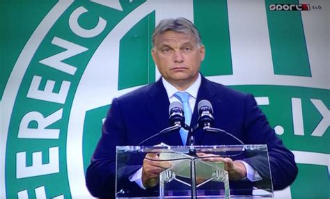 Das hat nun offenbar ein ende. Orban Fussballstadion - Baldachin