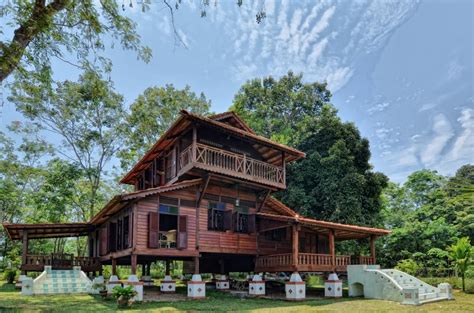 The malay mancatcher is a type of trap used in the most dangerous game by richard connell. Malaysia: A traditional Malay village house in Malaysia