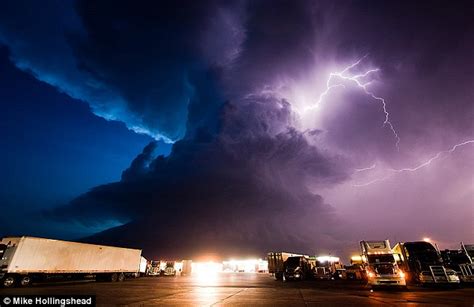 Storm Chasing Photographer Captures Stunningly Haunting Images Of