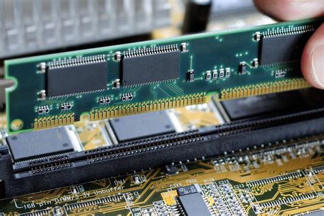 It stores the information your computer is actively using so that it can be accessed quickly. Difference Between GDDR5, DDR4, and LPDDR4 Memory ...