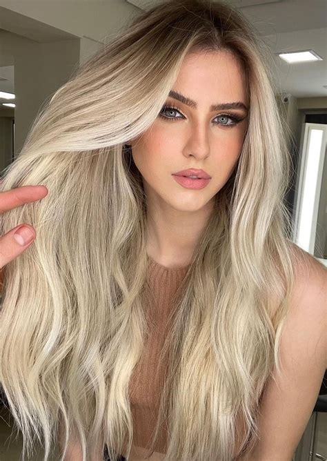 50 classy long blonde hairstyles for 2023