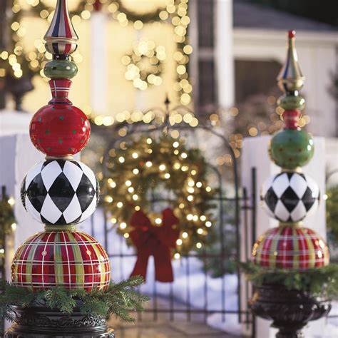 40 Incredibly Chic Ways To Make Your Outdoor Christmas Decor Sing This