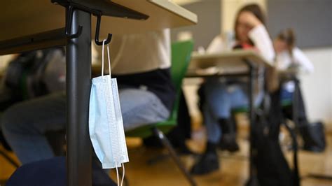 Doch obwohl in vielen klassenzimmern unterricht stattfindet, kann von alltag noch keine rede sein. Niedersachsen gibt 45 Millionen Euro für Schulen | NDR.de ...