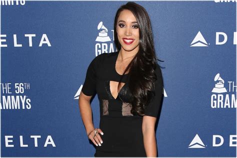 The woman is very private and tries to stay out of the limelight, so she doesn't appear with her popular sibling in public. Sierra Deaton - Net Worth, Boyfriend (Luke), Biography ...