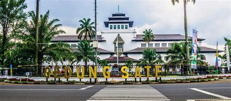 Dilansir tribuntravel dari laman traveloka, kamis hotel cianjur bali bisa jadi tempat menginap ketika liburan tahun baru 2020 ke denpasar. 10 Hotel Murah dan Bagus di Bandung Indonesia 2020 ...