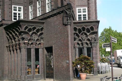 Nowadays, chilehaus is an iconic symbol of the business world and entrepreneurship in hamburg. Chilehaus, Hamburg | Gentleman's chronicles