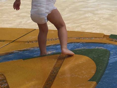 Ab wann kann man mit dem baby in hallenbad und was braucht man für den 1. Die 5 größten Fehler beim Schwimmen lernen