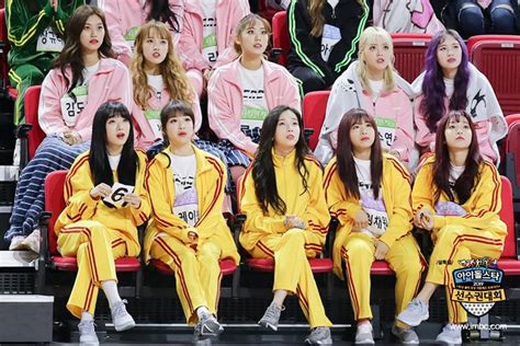 2019 idol star athletics championships. Idols Become Cheerleaders For Their Groups In Photos From ...