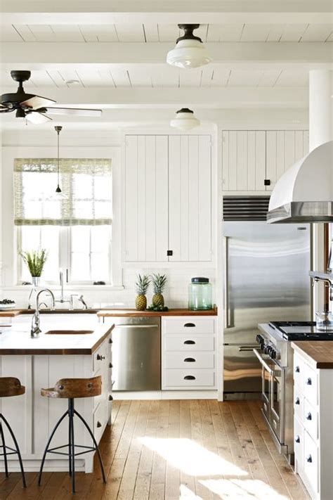 So when you're planning out your kitchen, go with sleek cabinets that'll give your space an uncluttered look. 17 White Kitchen Cabinet Ideas - Paint Colors and Hardware ...